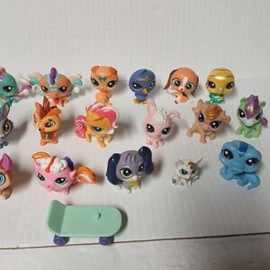 Figurine Lot Of 23 Plus Skateboard